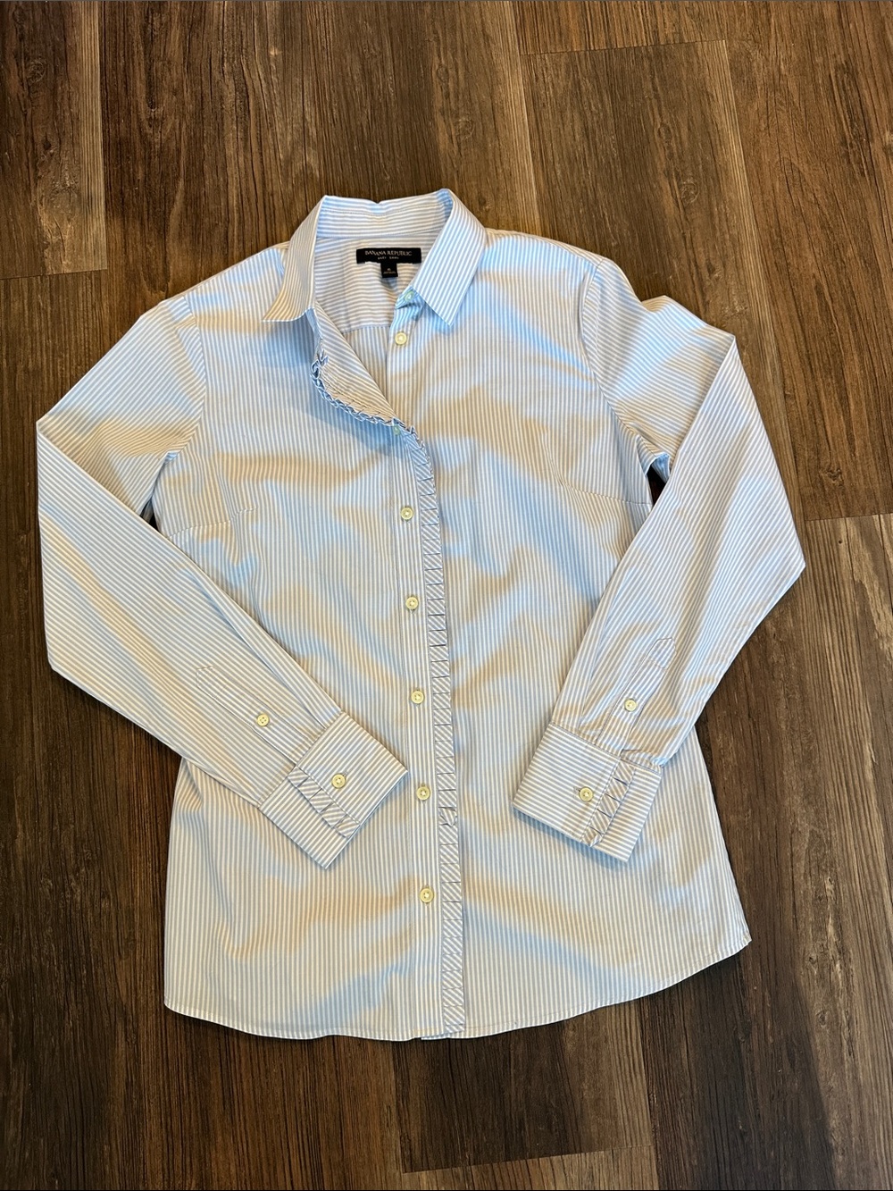 Banana Republic Riley Shirt Light Blue & White Pinstripe size 6